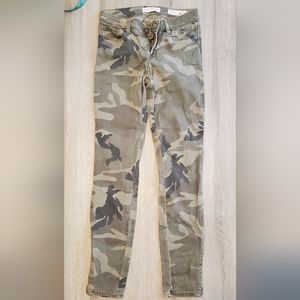 Camouflage jeans